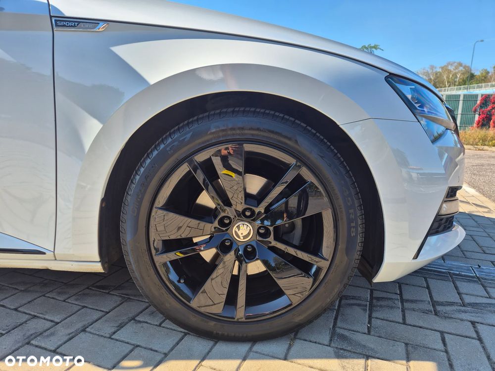 Skoda Superb 2019 photo 5
