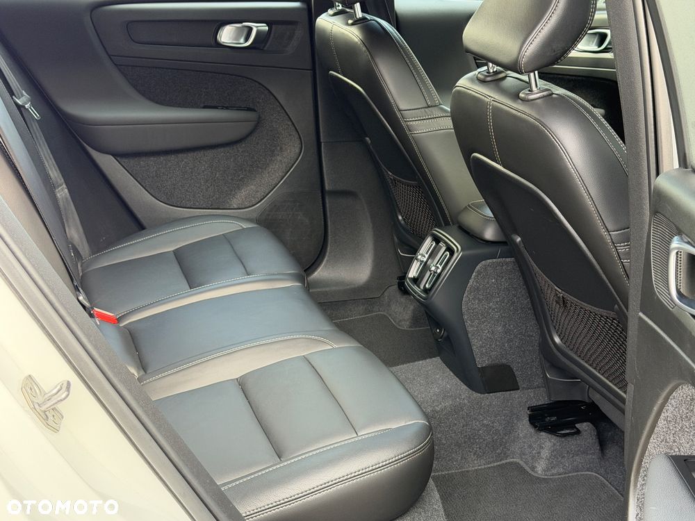 Volvo XC 40 B4 B DKG Momentum Pro - 36