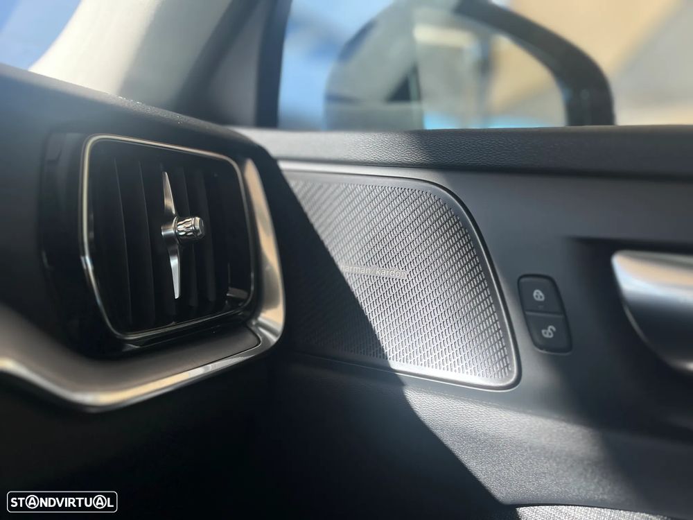 Volvo XC 60 2.0 T6 PHEV Core AWD - 22