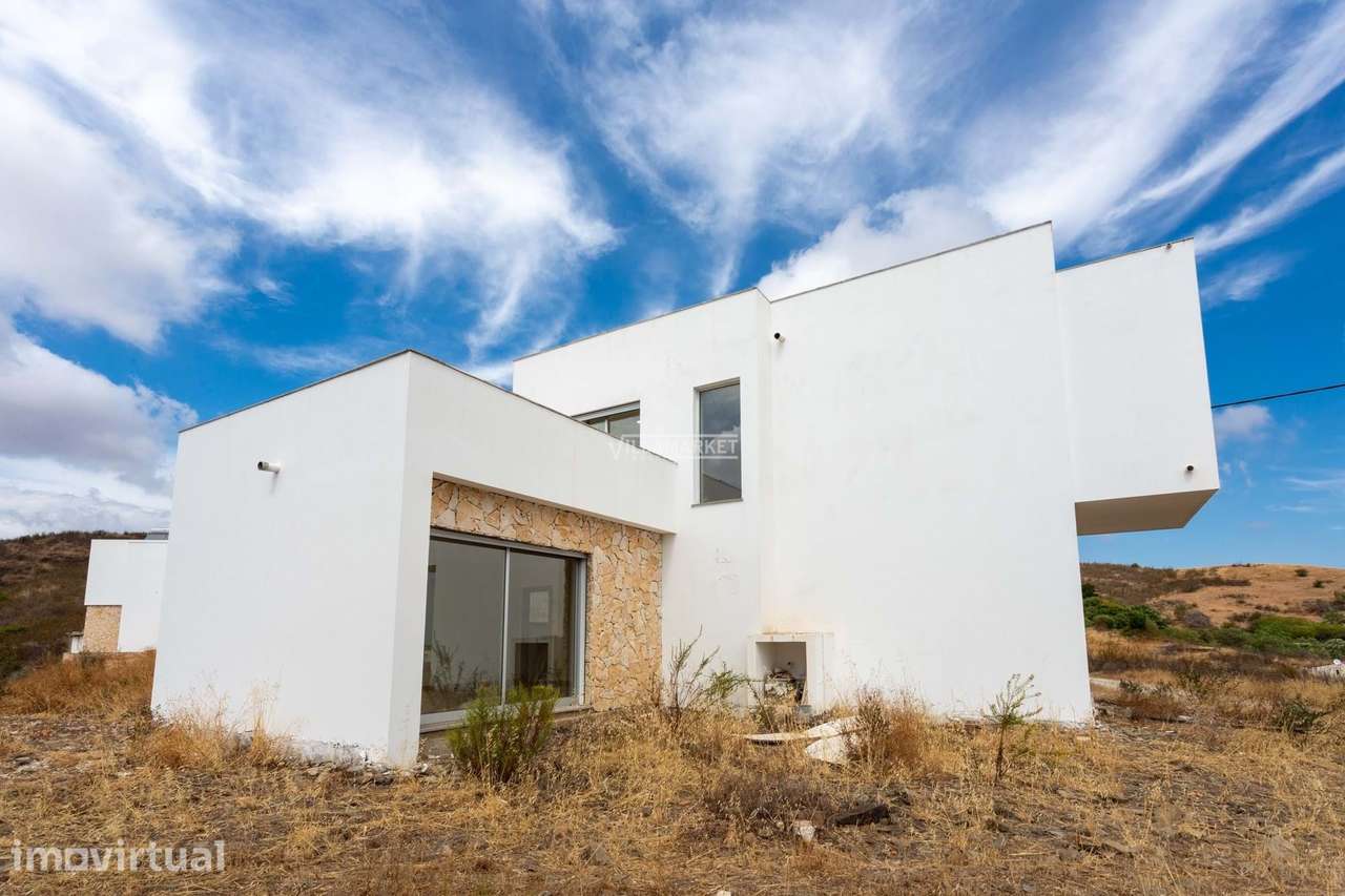 VILLA V3 composta por 2 andares com 435 m2 de terreno situada em Cotov - Grande imagem: 2/35