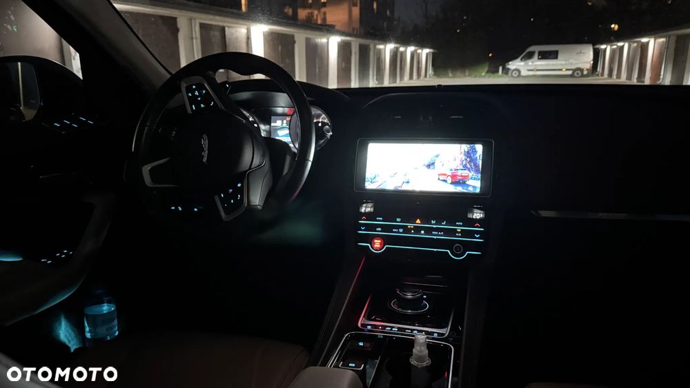 Jaguar F-Pace 30t AWD Prestige - 7