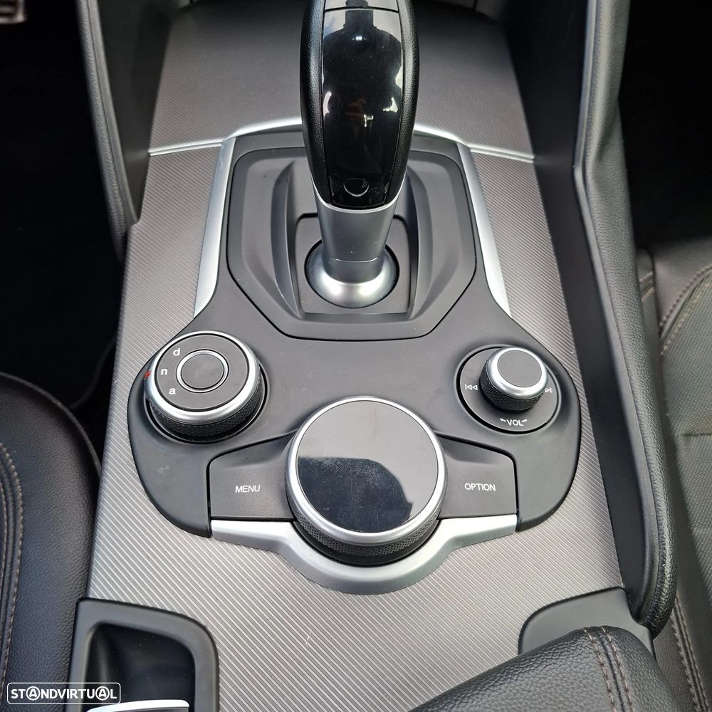 Alfa Romeo Giulia 2.2 D Super AT8 - 15