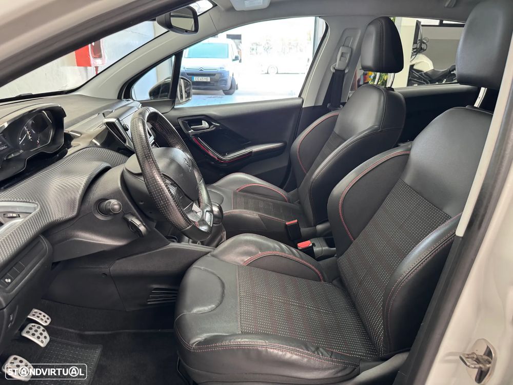 Peugeot 208 - 11