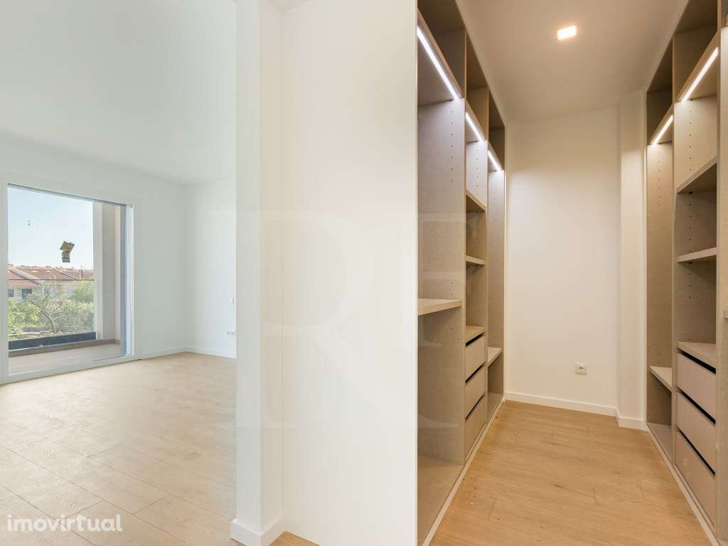 Moradia T4 moderna com piscina privativa e acabamentos premium em C... - Grande imagem: 2/19