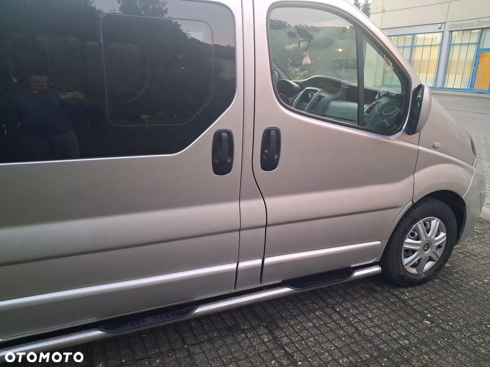 Renault Trafic Grand Passenger Black Edition - 24