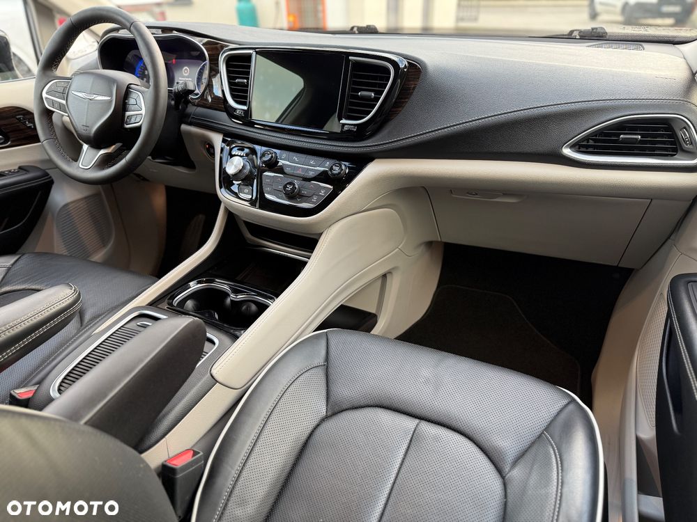 Chrysler Pacifica - 17