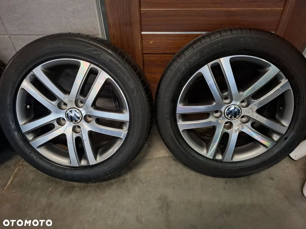 Alufelgi koła Volkswagen Golf VI rok 2011 rozmiar 16/ ET46 / 6,5J / 5x112 / 57,1 z oponami 205/55/R16 bieżnik opon 2x6 mm  2x5 mm nr 1k0601025BM - 3