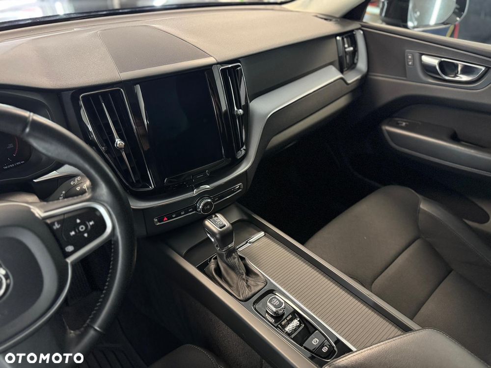 Volvo XC 60 D4 Momentum Pro - 21