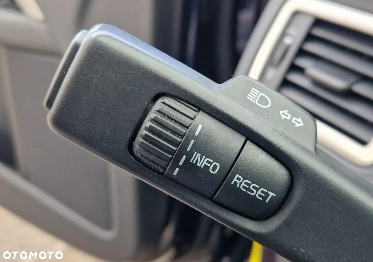 Volvo V70 2.0D Momentum - 13