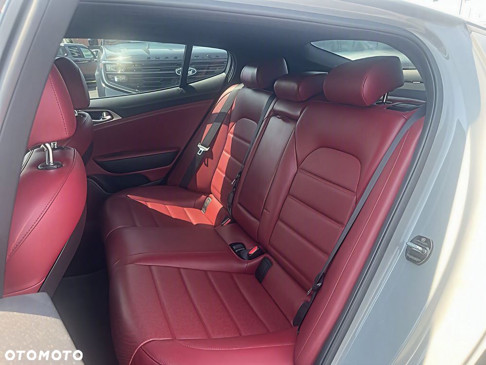 Kia Stinger - 8