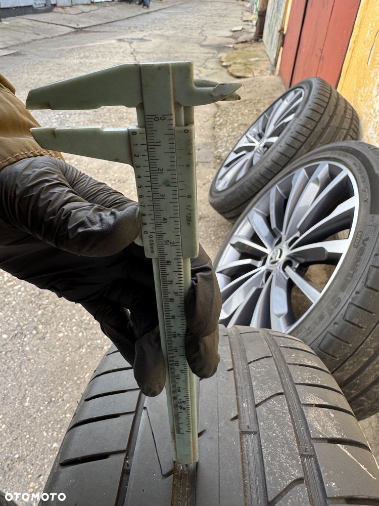 Kompletne opony Skoda Superb 3 Trinity 8x19 5x112 ET44 antracyt Hankook 235/40 R19 - 20