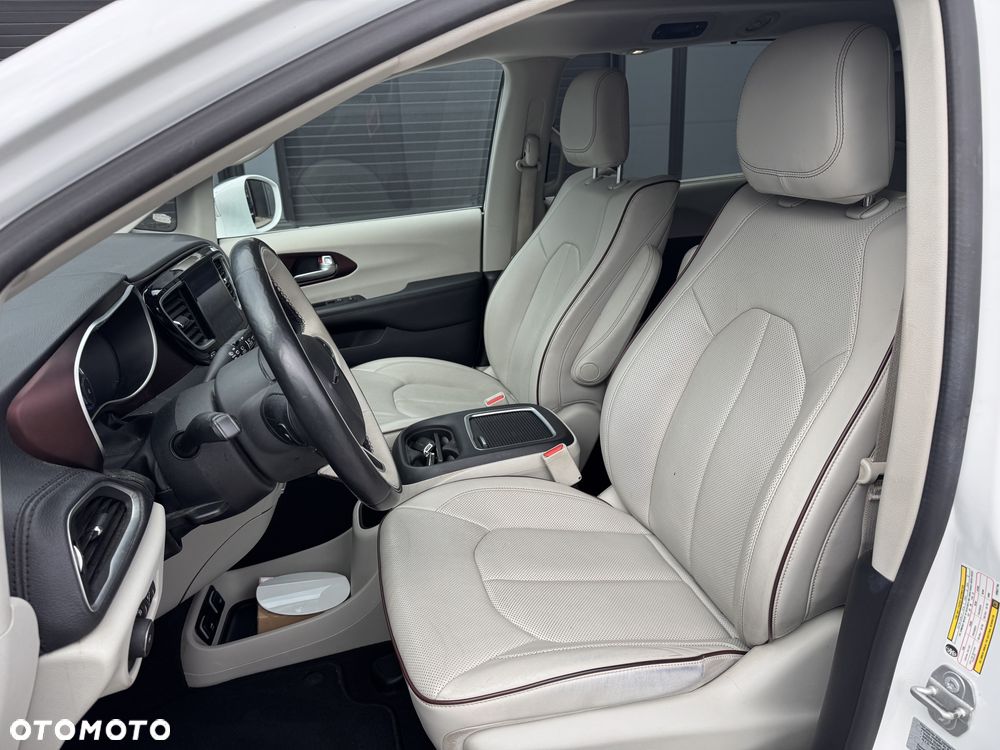 Chrysler Pacifica - 19