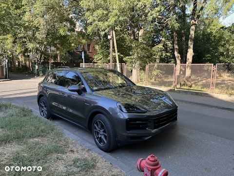 Porsche Cayenne - 1