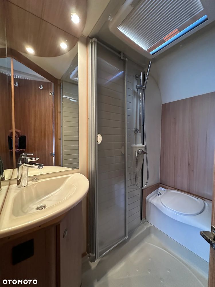 Burstner AVERSO 465 TS FIFTY z napędem i markizą pompowaną. - 36