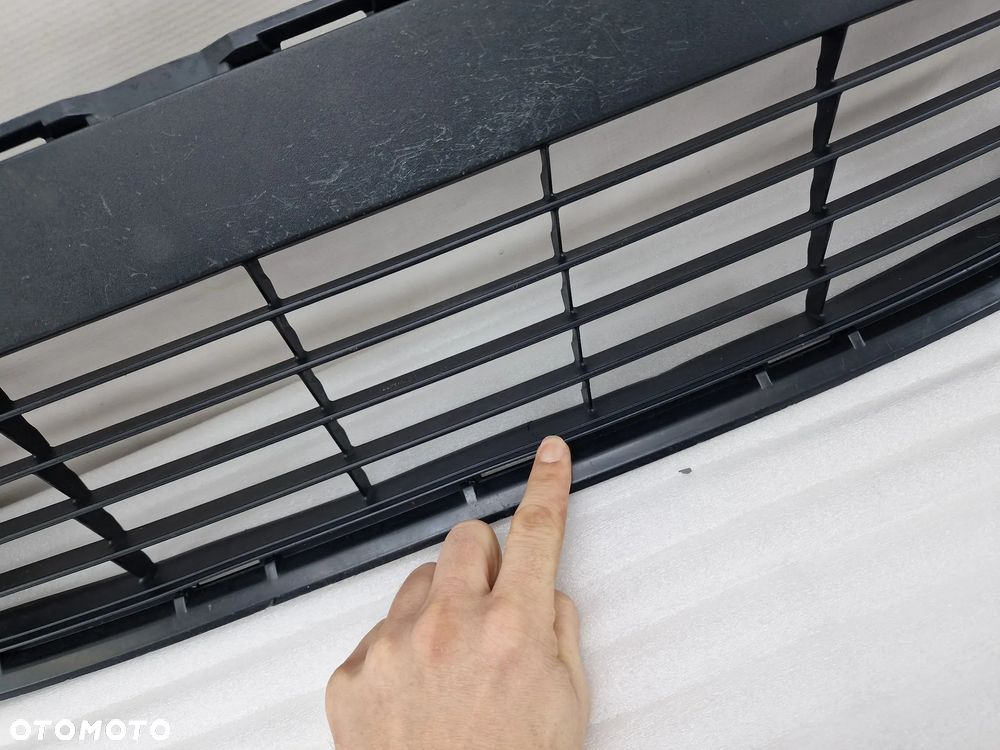 TOYOTA YARIS III 11- KRATKA ŚRODKOWA ZDERZAKA PRZEDNIEGO , NR 53112-0D210 , NR AUKCJI K309 - 10