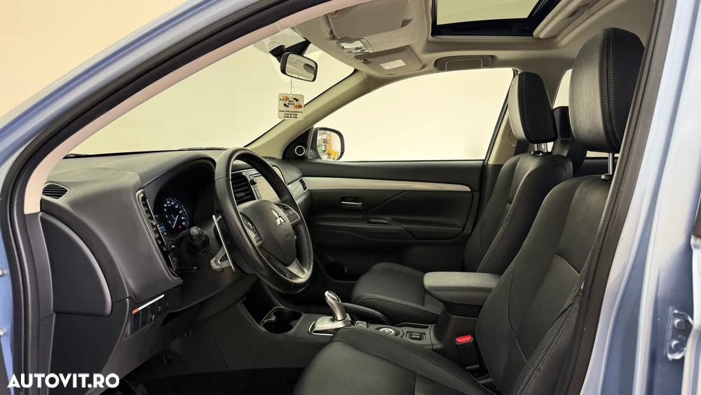 Mitsubishi Outlander 2.0 4WD Plug-In Hybrid - 12