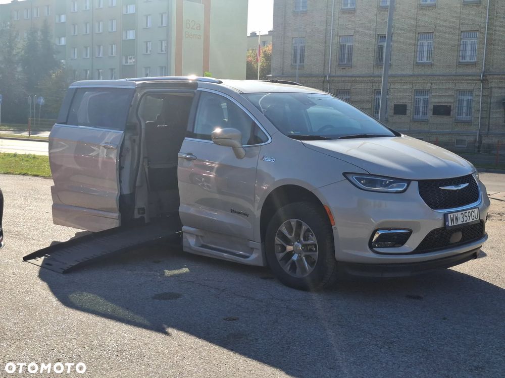 Chrysler Pacifica - 4