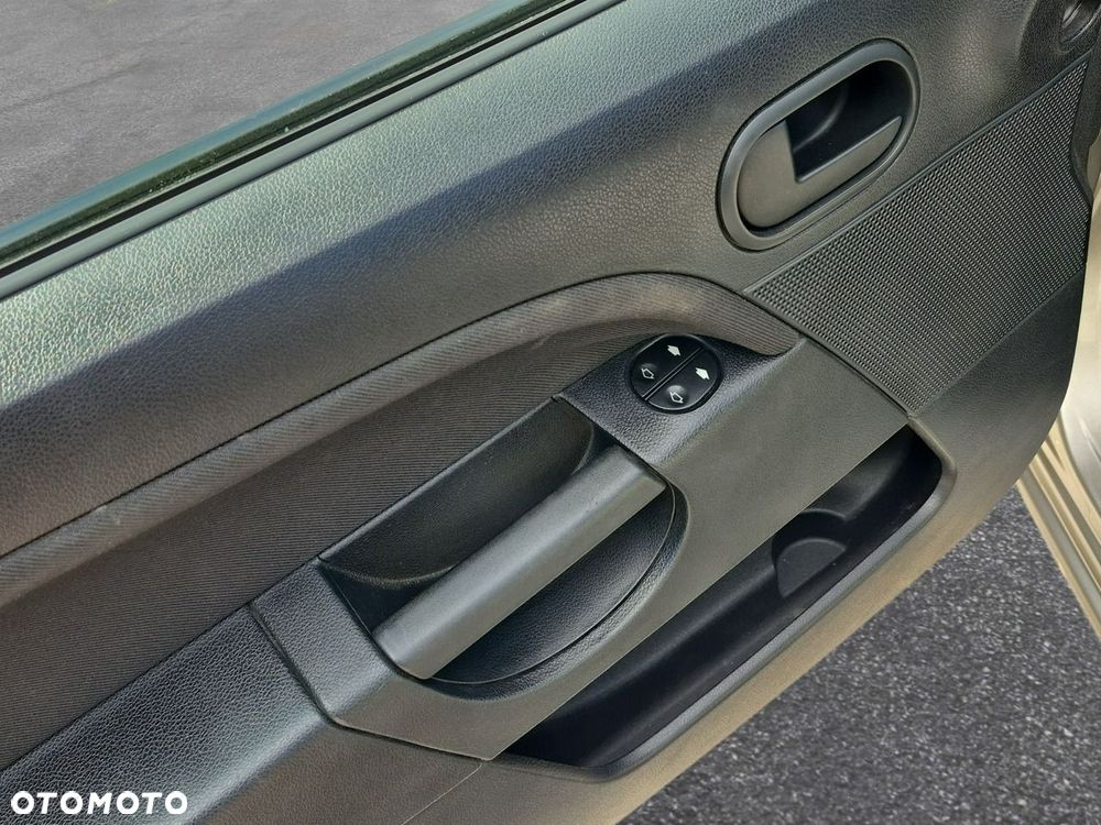 Ford Fiesta - 16
