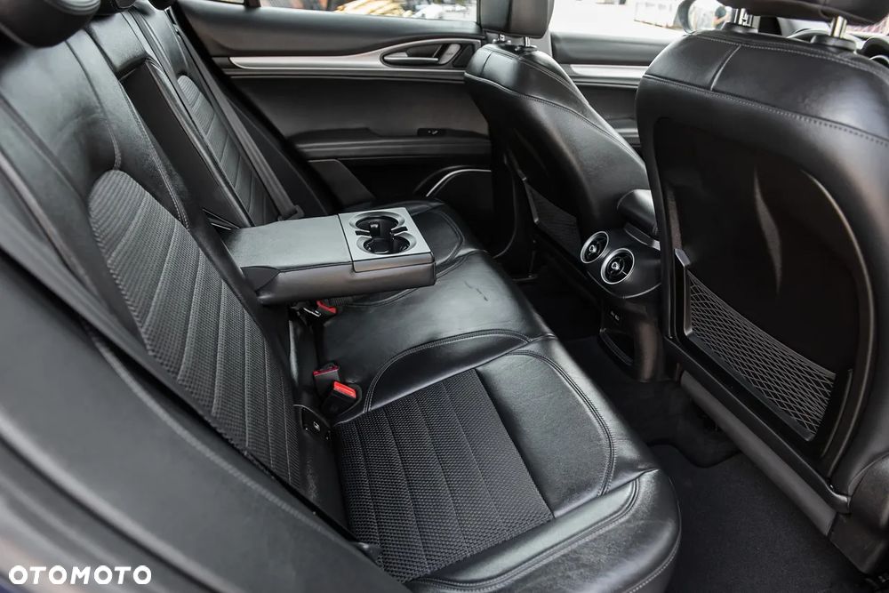 Alfa Romeo Stelvio - 32