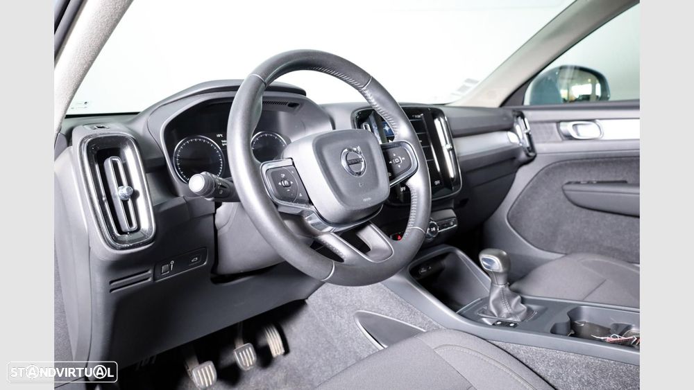 Volvo XC 40 1.5 T2 Momentum Plus - 11