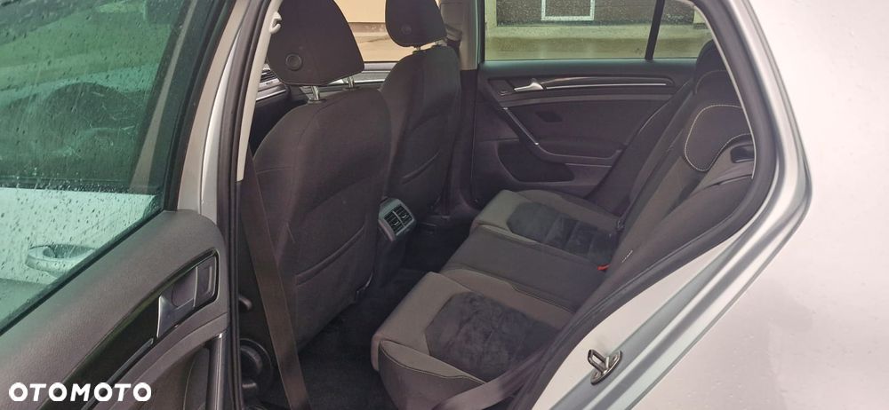 Volkswagen Golf 1.6 TDI DPF Highline - 13