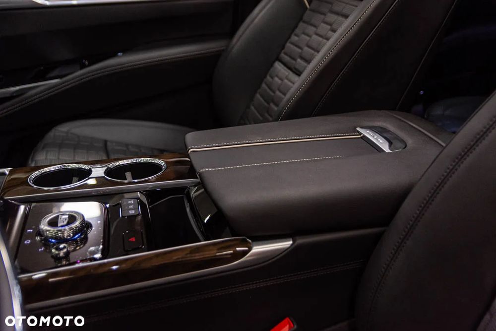 Cadillac Escalade - 36