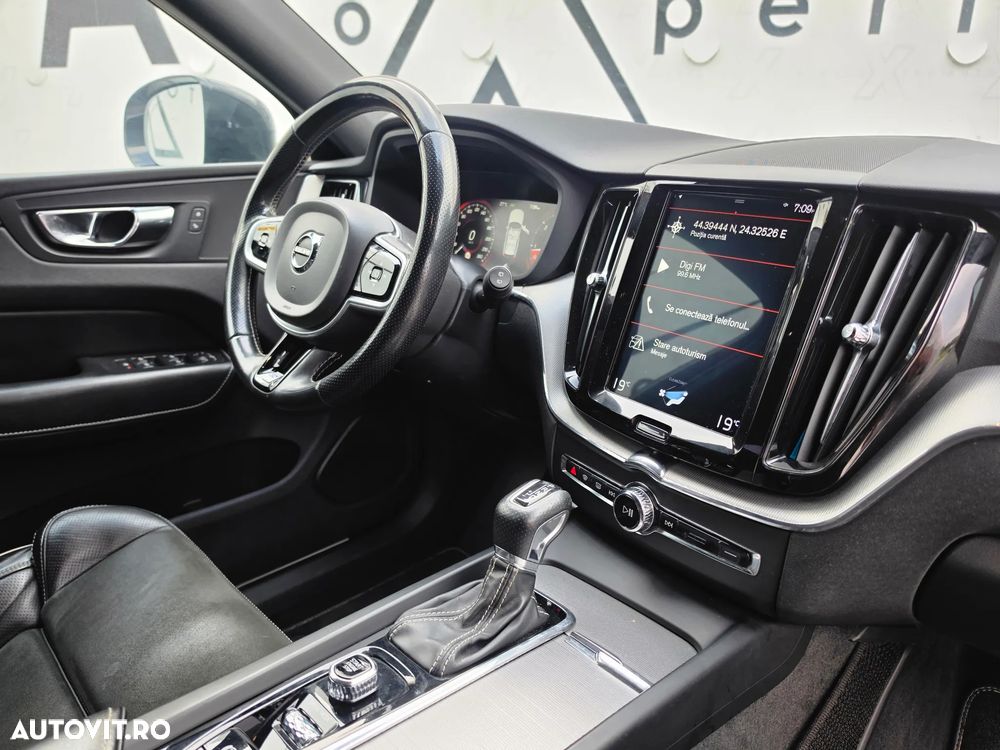 Volvo XC 60 D5 AWD R-Design - 11