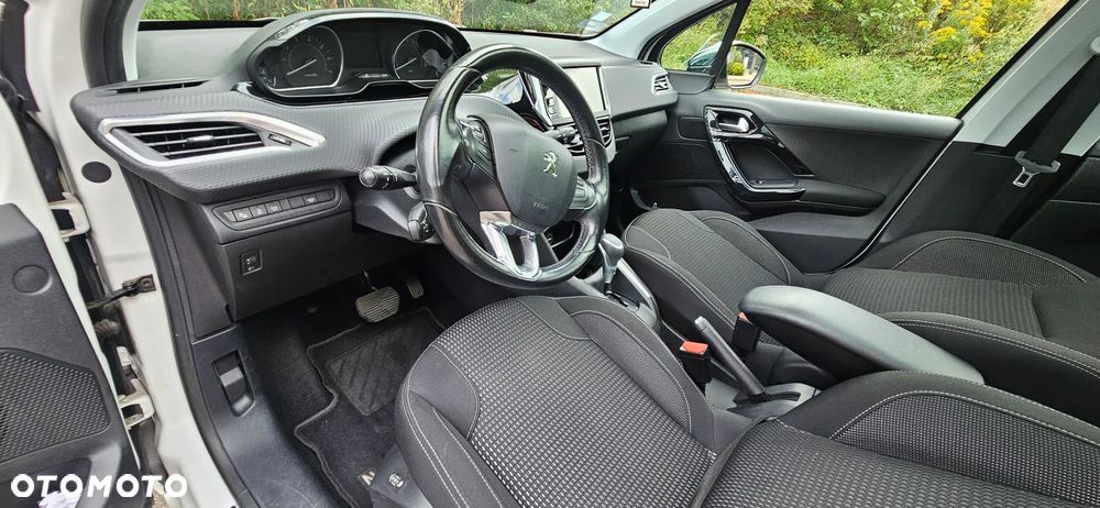 Peugeot 208 1.2 PureTech Allure S&S EAT6 - 14