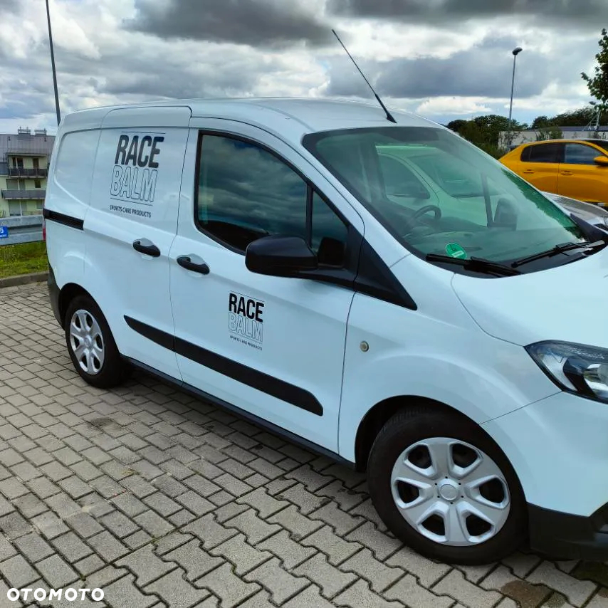 Ford Transit Courier - 12