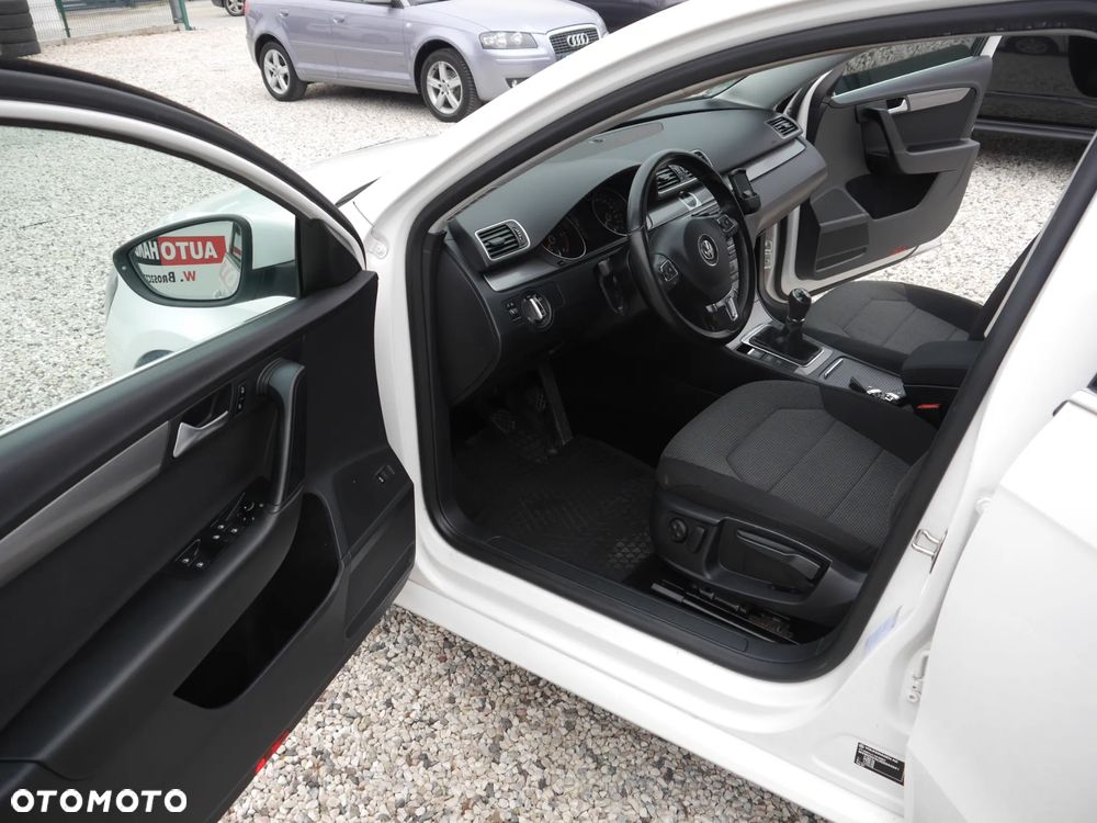 Volkswagen Passat 2.0 TDI BlueMotion Technology Exclusive - 5