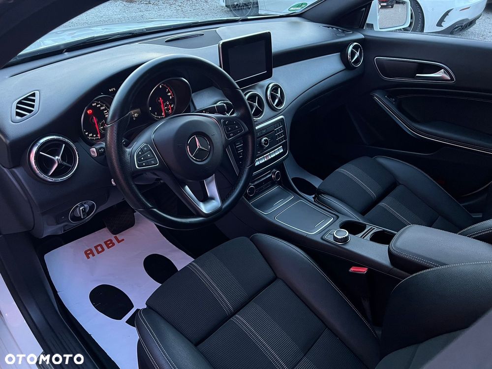 Mercedes-Benz CLA Shooting Brake 180 7G-DCT Urban - 21