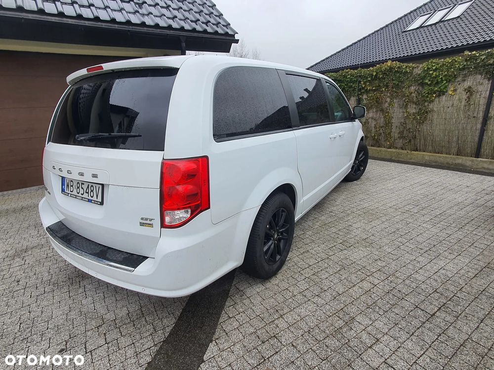 Dodge Grand Caravan - 3