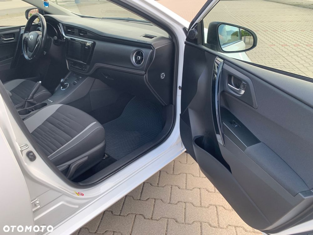 Toyota Auris Hybrid 135 Premium - 8
