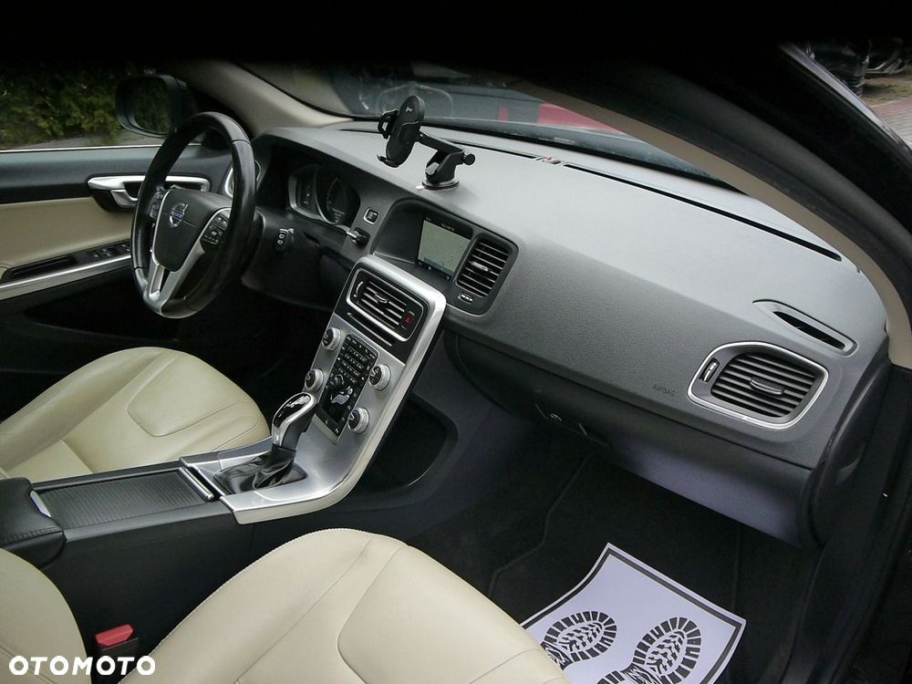 Volvo V60 D2 Drive-E Momentum - 30