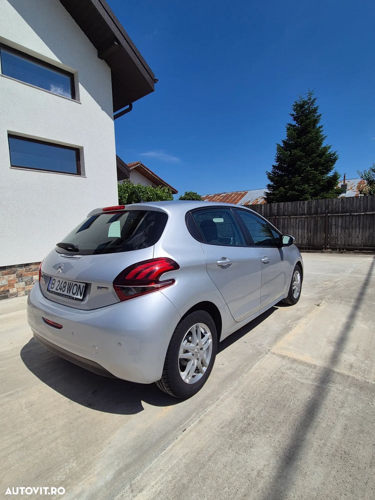 Peugeot 208 1.2 L PureTech Allure - 12