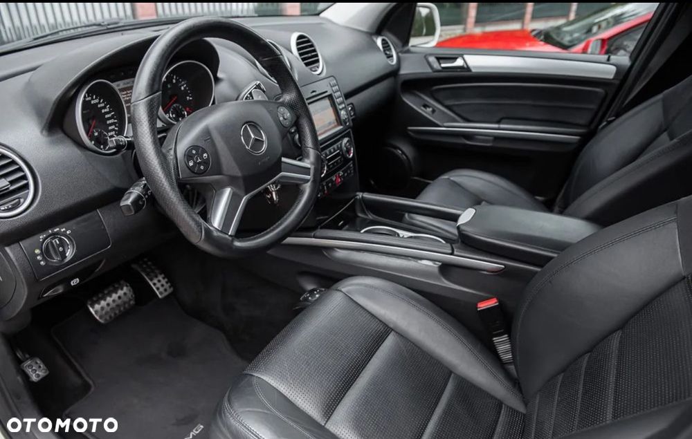 Mercedes-Benz ML 63 AMG 4Matic 7G-TRONIC 10th Anniversary - 13