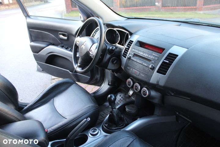 Mitsubishi Outlander - 27