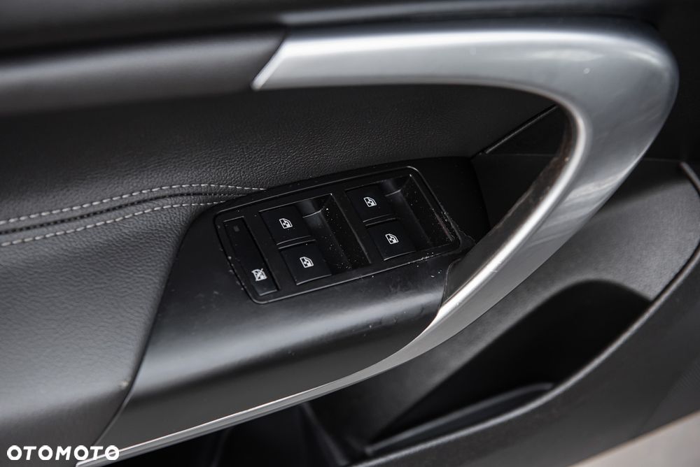 Opel Insignia 2.0 CDTI ecoFLEX Business Cosmo - 16