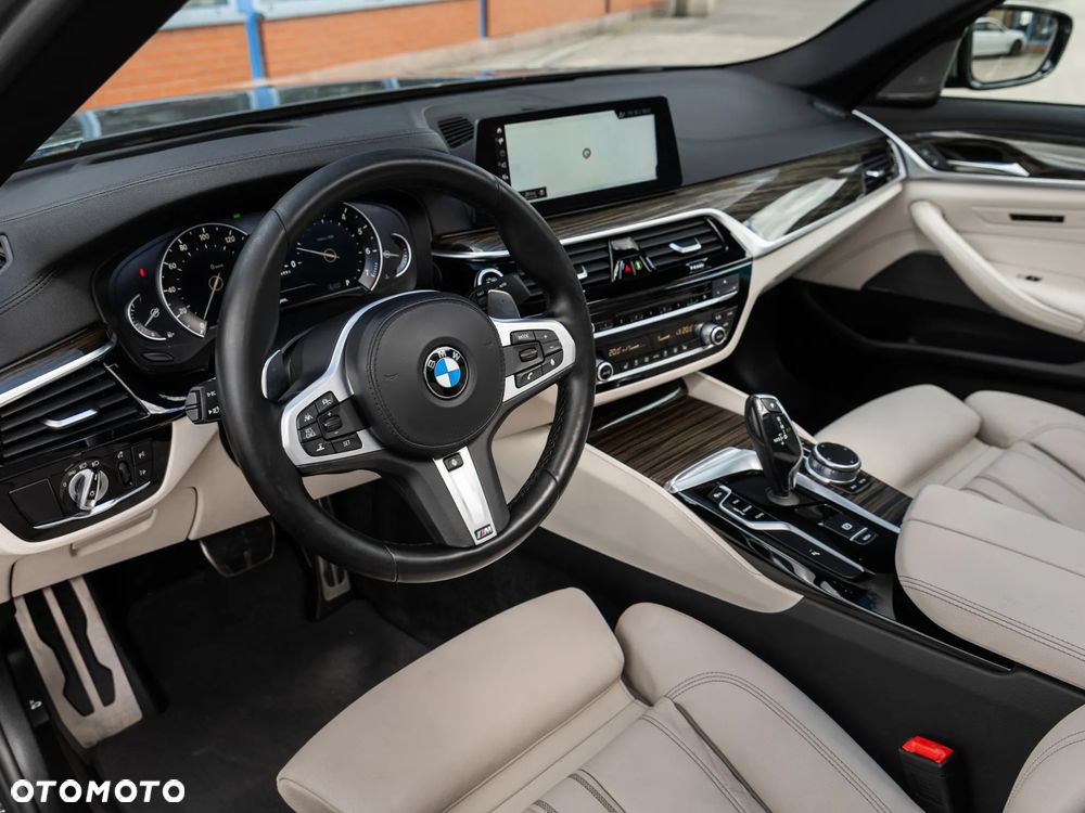 BMW Seria 5 M550i xDrive - 17
