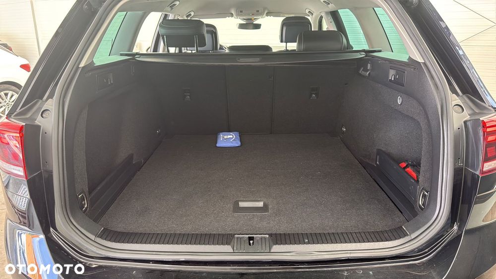 Volkswagen Passat - 11