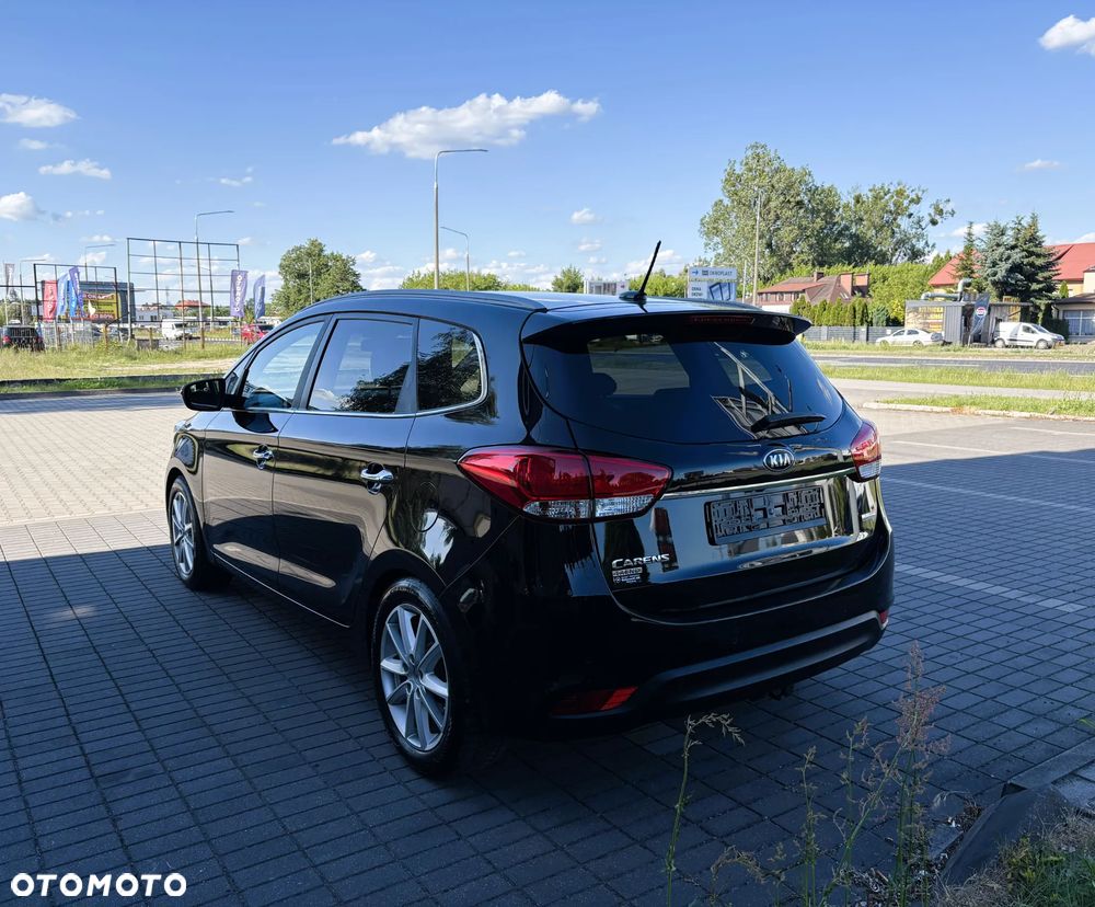Kia Carens - 4