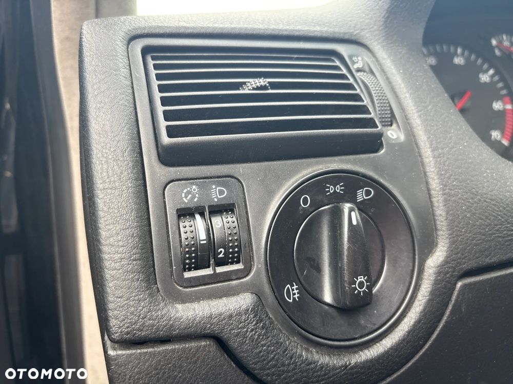 PRZEŁĄCZNIK ŚWIATEŁ VOLSKWAGEN GOLF 4 2001R 1,4B - 1