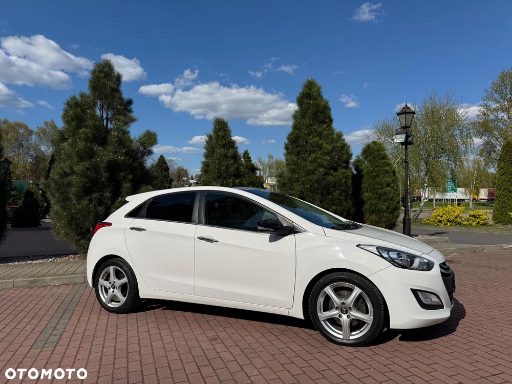 Hyundai i30 1.6 CRDi Fifa World Cup Edition - 1