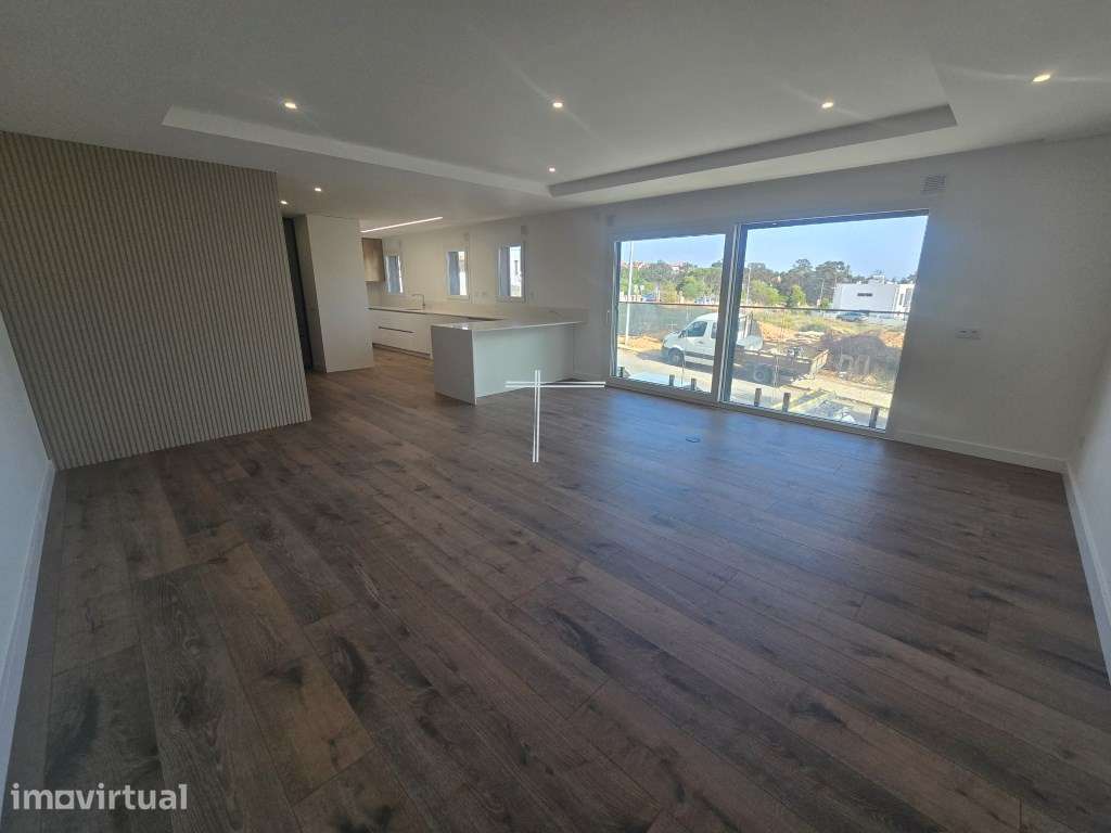 Apartamento T3, com terraço e parqueamento - Quinta do Desembargador - Grande imagem: 2/33