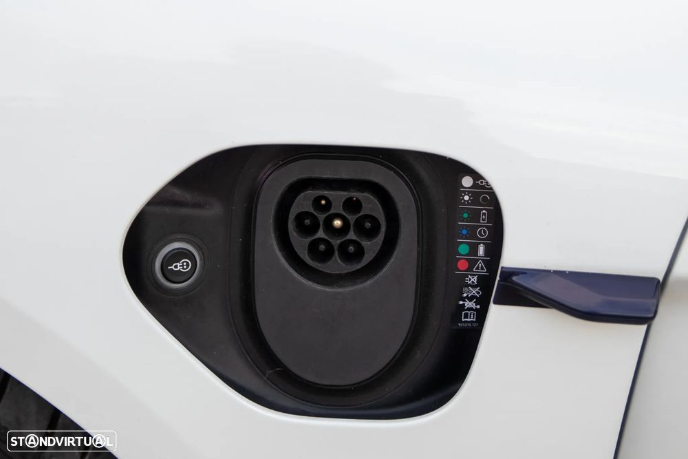 Porsche Taycan - 26