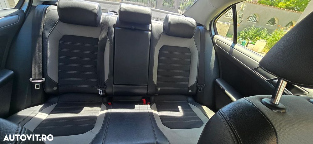 Volkswagen Jetta 2.0 TDI DPF Comfortline - 11