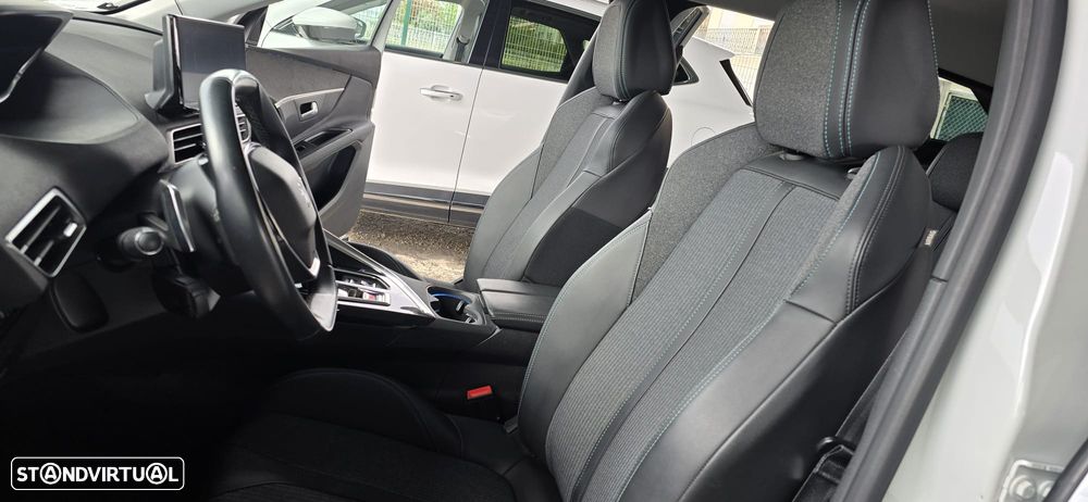 Peugeot 3008 1.6 Hybrid Allure e-EAT8 - 16