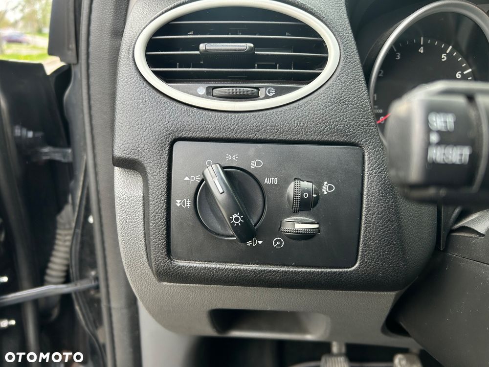 Ford Focus 1.6 16V Titanium - 11