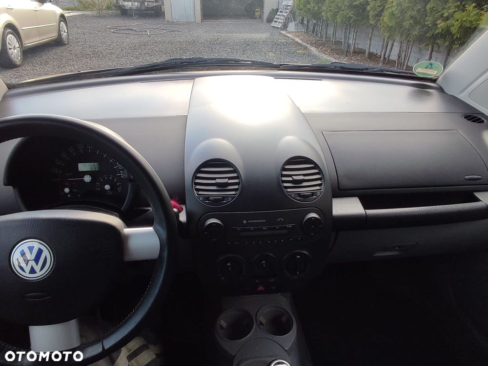 Volkswagen New Beetle - 12