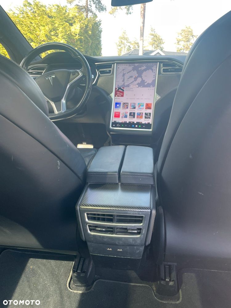 Tesla Model X - 22